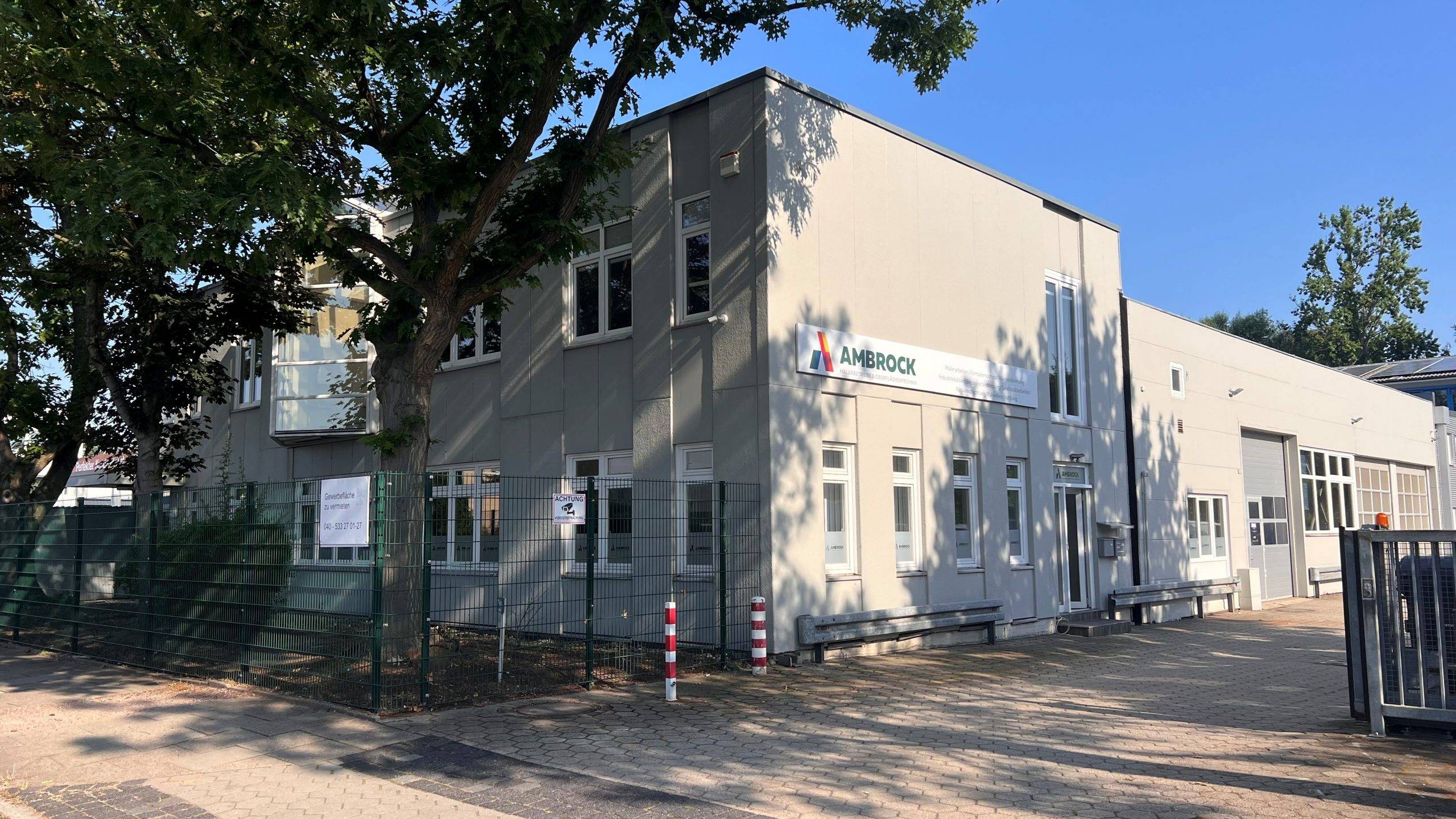 Geb&auml;ude von Ambrock an einem sonnigen Tag